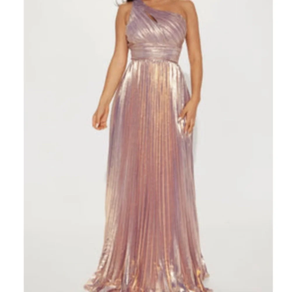 Shimmery Gown! - Picture 1 of 3